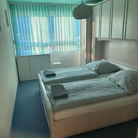 Apartment 2 Schlafzimmer, 2 Baeder, Kueche, Wohnzimmer, Bergblick *